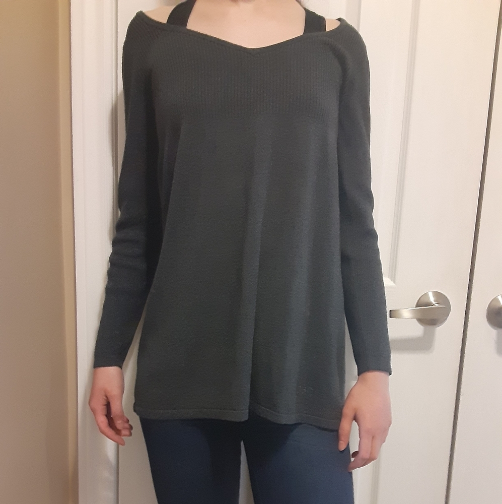 BCBGMaxAzria Grey soft long sleeve Sweater Top